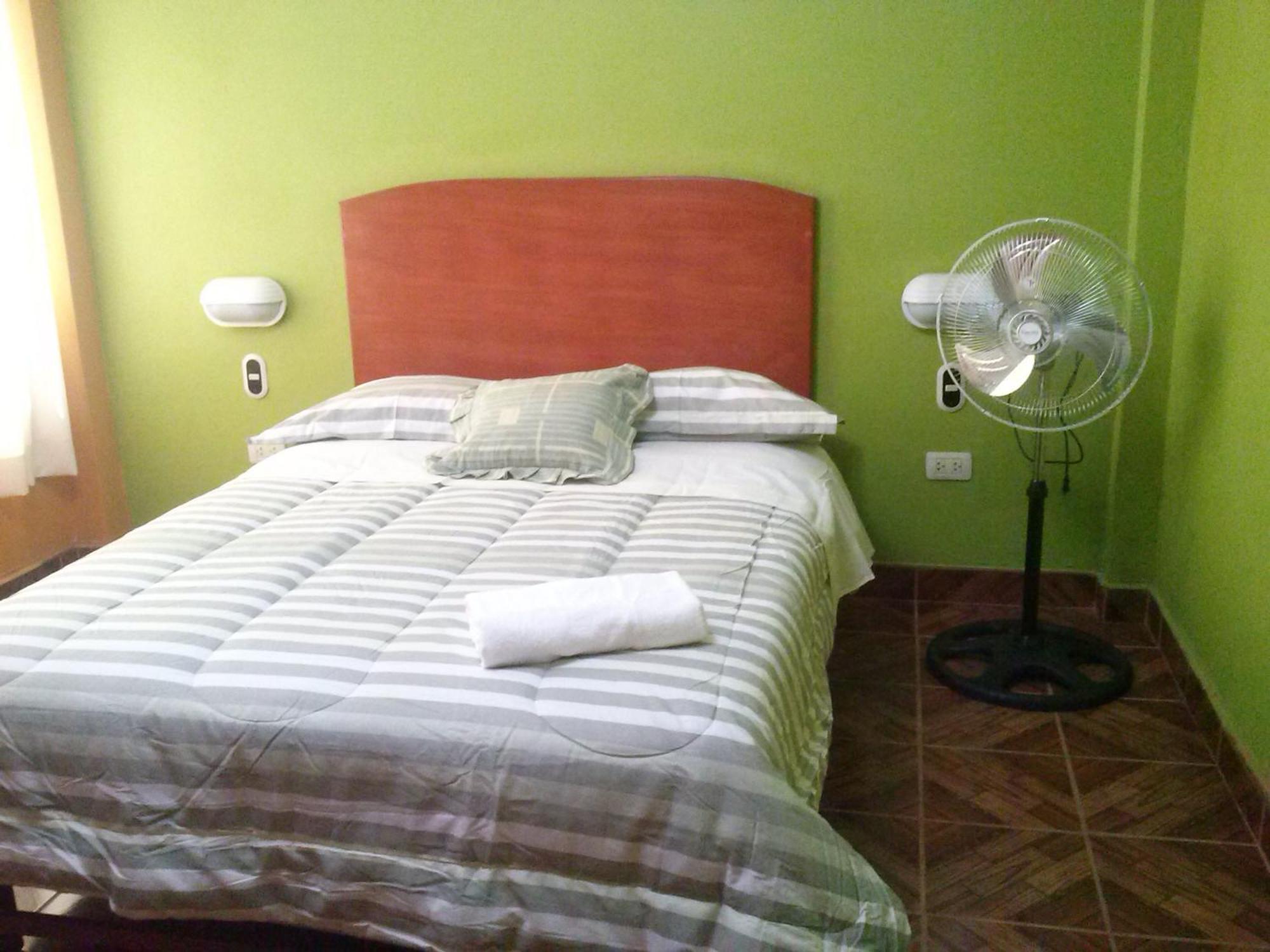 Hostal Real Alcazar Nazca Habitación foto
