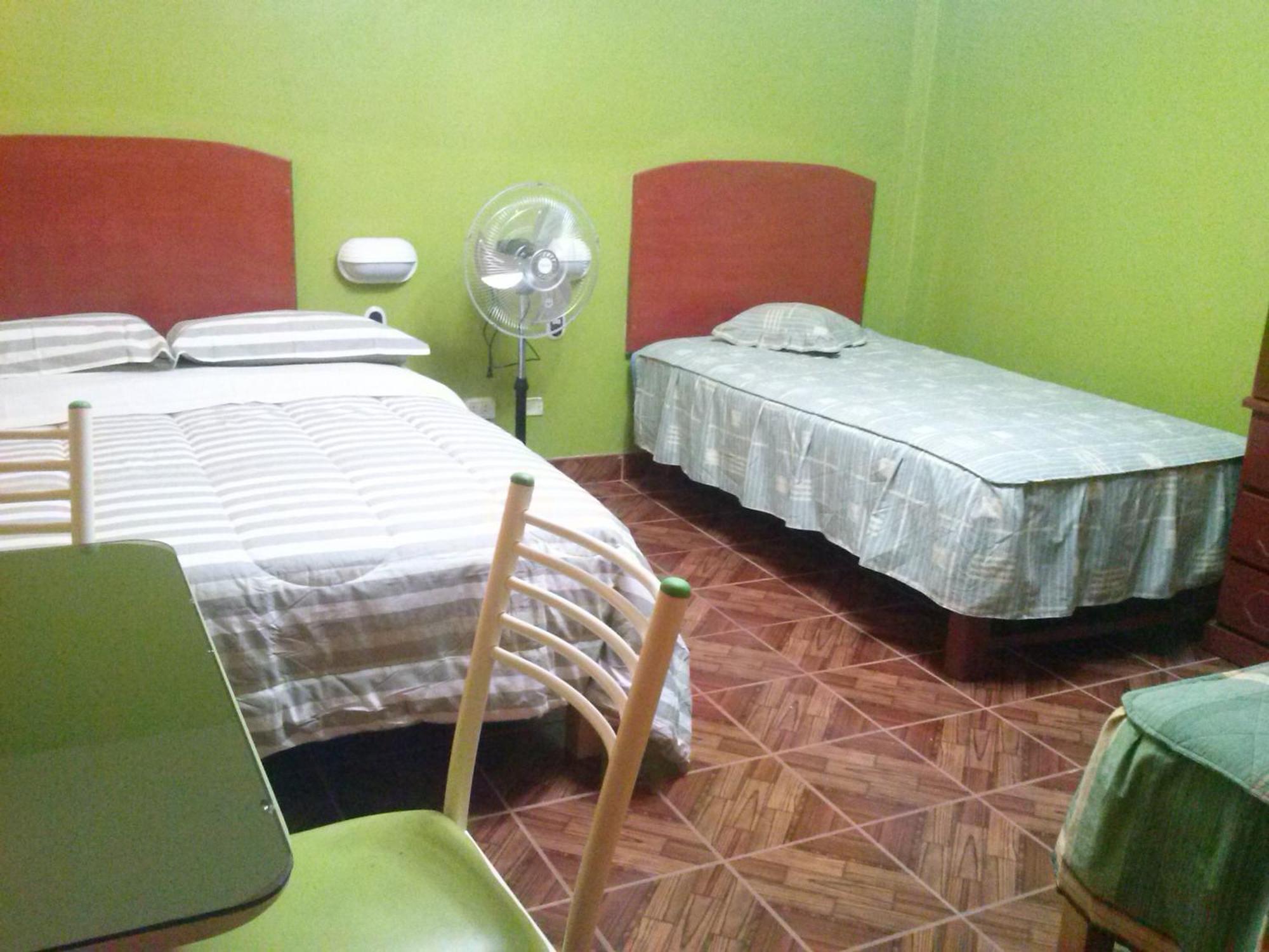 Hostal Real Alcazar Nazca Habitación foto